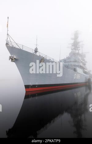 Foggy atmosphere, guided missile destroyer Mölders in the fog, German Naval Museum on South Beach, Wilhelmshaven, Lower Saxony, Germany Stock Photo