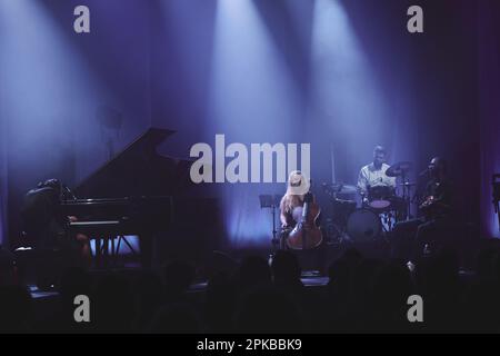 L'artiste Chilly Gonzalez en pleine performance musical lors du festival 1001 notes à Limoges en 2022. Stock Photo