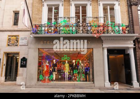 The exterior of the trendy STELLA MCCARTNEY store on Madison avenue on the  Upper East Side of Manhattan, New York City Stock Photo - Alamy