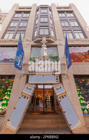 England, London, Piccadilly, New Bond Street, Exterior Facade View of Louis Vuitton Store with Christmas Decorations Stock Photo