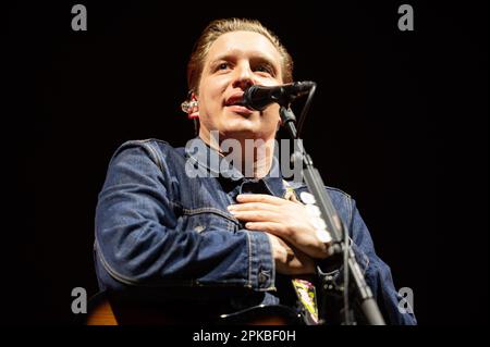 London, UK. 6th Apr 2023. Singer George Ezra performs on stage at The O2 arena in London. Credit: John Barry/Alamy Live News Stock Photo