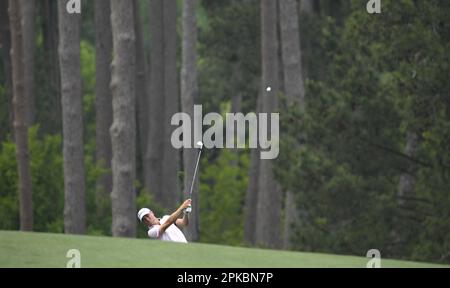 Augusta, United States. 06th Apr, 2023. Justin Thomas hits approach to second hole during the first round at the Masters tournament at Augusta National Golf Club in Augusta, Georgia on Thursday, April 6, 2023. Photo by Bob Strong/UPI Credit: UPI/Alamy Live News Stock Photo