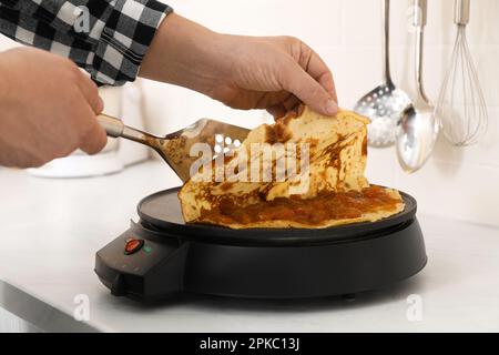 Crepe Maker with bowl and whisk