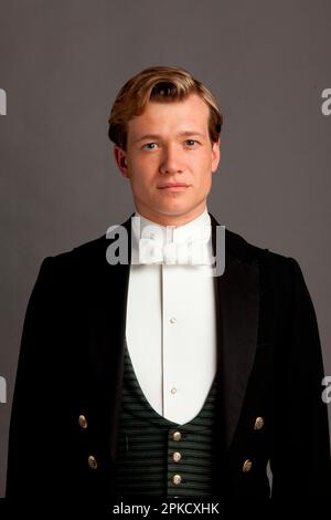 ED SPELEERS in DOWNTON ABBEY (2010), directed by JULIAN FELLOWES. Credit: CARNIVAL FILMS / Album Stock Photo