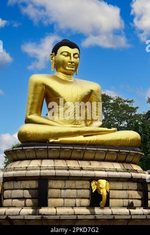 Golden Buddha statue in Viharamahadevi Park in the centre of Colombo, Cinnamon Gardens, Sri Lanka Stock Photo