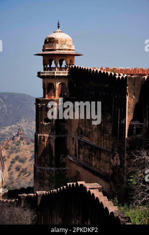 Exteriors and fortification wall of Jaigarh Fort situated on Cheel ka Teela or Hill of Eagles of the Aravalli range, it overlooks the Amer Fort and th Stock Photo