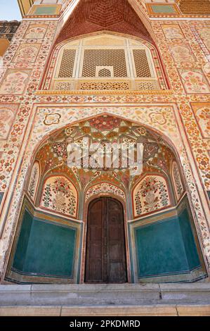 Colourful frescoes on Ganesh Pol or Ganesh gate. This entrance is the entry into the private palaces of the Maharajas at Amber fort, Jaipur, Rajasthan Stock Photo