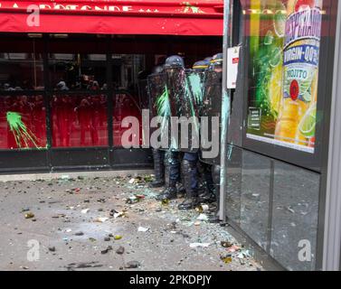 Paris, France. 07th Apr, 2023. Eleventh day of mobilization in France, Demonstration and riots against the pension reform of the Macron government Editorial Usage Only Credit: Independent Photo Agency/Alamy Live News Stock Photo