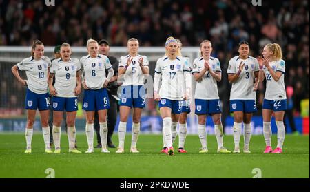 06 Apr 2023 - England v Brazil - Women’s Finalissima - Wembley Stadium  England's Chloe Kelly steps forward to take take her winning penalty during the penalty shootout during the Women's Finalissima 2023 at Wembley as they beat Brazil 4-2 on penalties.   Rachel Daly, Keira Walsh, Lucy Bronze, Lea Williamson, Alex Greenwood, Jessica Carter, Georgia Stanway, Ella Toone, Lauren James, Alessia Russo, Lauren Hemp. Picture : Mark Pain / Alamy Live News Stock Photo