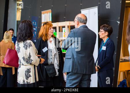 Monash University Vice Chancellor Prof. Margaret Gardner (L2), Prof. Peter Gibson (R2), Associate Prof. Jane Muir (R), and keynote speaker Dr. Joanna McMillan (L) attend the Monash Low FODMAP cookbook launch. The Book launch event organised by Monash Publishing and Monash University, department of Gastroenterology, FODMAP Team. The Cookbook contains low FODMAP recipes and scientific data and created for people with Irritable Bowels Syndrome (IBS). Book launch was attended by Monash University Vice Chancellor Margaret Gardner, Chair of Monash Publishing Marilyn Louise Warner AC KC and Prof. Pet Stock Photo