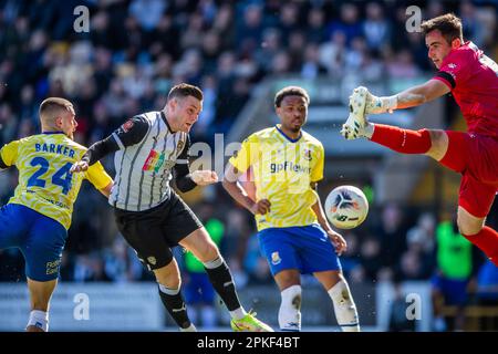 Macaulay Langstaff #9 Of Notts County, Rúben Rodrigues #20 Of Notts 