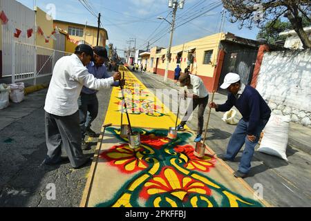 Atlixco, Mexico. 7th Apr, 2023. faithful make the traditional sawdust carpets decorated with flower shapes where the penitents will spend on the occasion of the holy week celebrations. on April 7, 2023 in Atlixco, Mexico. (Credit Image: © Author/eyepix via ZUMA Press Wire) EDITORIAL USAGE ONLY! Not for Commercial USAGE! Stock Photo