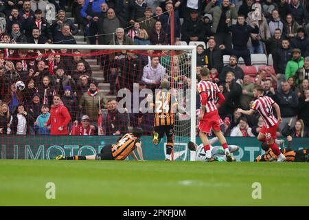 Joe Gelhardt of Hull City scores the first Hull City goal during the ...