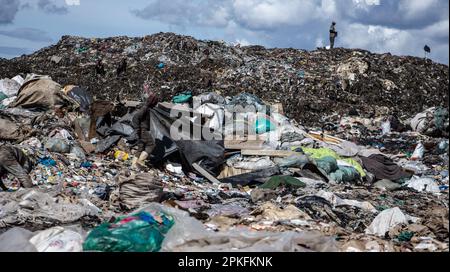 Nairobi, Kenya. 05th Apr, 2023. Waste pickers attempt to recover materials to recycle at Dandora Dumping site. With most plastic being single-use and very problematic to recycle, countries especially in global south are struggling to manage the growing waste problem. (Photo by James Wakibia/SOPA Images/Sipa USA) Credit: Sipa USA/Alamy Live News Stock Photo