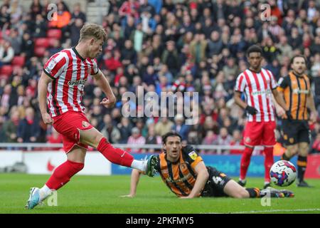 Joe Gelhardt of Hull City scores the first Hull City goal during the ...