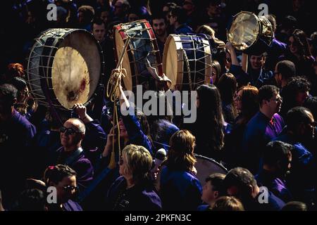 Calanda, Spain. 07th Apr, 2023. Drums depicting the face of Jesus Christ enter the place for the 'Tamborrada' on Good Friday in the municipality of Calanda. Credit: Matthias Oesterle/Alamy Live News Stock Photo