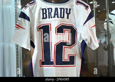 Lot Detail - 2004 Tom Brady Game Used & Photo Matched New England Patriots  Road Uniform - Jersey, Pants & Socks Worn On 12/5/04 At Cleveland &  12/20/04 At Miami (MeiGray & Sports Investors)