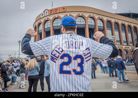 Mets fans hi-res stock photography and images - Alamy