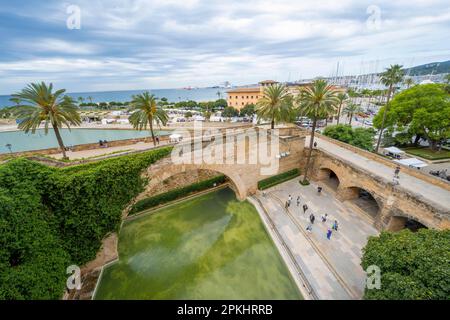 Fortress walls with pond, Royal Palace La Almudaina, Palau Reial de lAlmudaina, Palma de Majorca, Majorca, Balearic Islands, Spain Stock Photo
