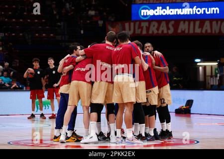 Milan, Italy. 07th Apr, 2023. Italy, Milan, apr 7 2023: players of Barcelona FC enter the court for warmup during basketball game EA7 Emporio Armani Milan vs FC Barcelona, EuroLeague 2022-2023 round33 (Photo by Fabrizio Andrea Bertani/Pacific Press) Credit: Pacific Press Media Production Corp./Alamy Live News Stock Photo