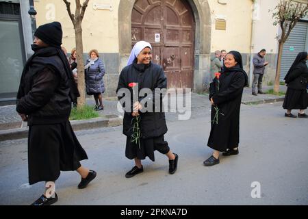 Pagani, Italy. 07th Apr, 2023. Pagani, Salerno, Italy - April 07, 2023:On Good Friday afternoon, a procession of faithful of the various religious archconfraternities, accompanies the statue of the Dead Christ and the Virgin of Sorrows through the streets of the historic center. By singing ancient passages and praying they remember the pain of Our Lady for the death of her son Jesus. (Photo by Pasquale Senatore/Pacific Press) Credit: Pacific Press Media Production Corp./Alamy Live News Stock Photo