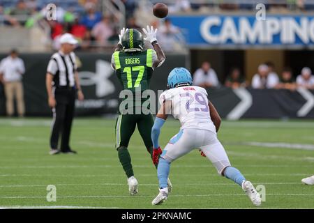 April 8, 2023: Orlando Guardians wide receiver ELI ROGERS (17) makes a catch during the Orlando Guardians vs Arlington Renegades XFL game at Camping World Stadium in Orlando, Fl on April 8, 2023. (Credit Image: © Cory Knowlton/ZUMA Press Wire) EDITORIAL USAGE ONLY! Not for Commercial USAGE! Stock Photo