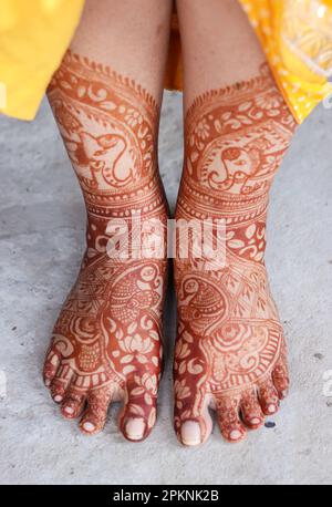 Photo of Shot of minimal bridal feet mehndi design