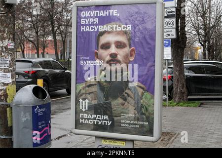 Non Exclusive: DNIPRO, UKRAINE - APRIL 07, 2023 - A billboard calling for people to join the Armed Forces of Ukraine to defend themselves and their co Stock Photo