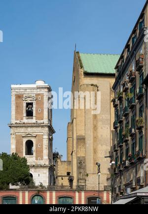 Italien, Neapel, Piazza Gesu Nuovo, Campanile und Kirchenschiff der Chiesa Santa Chiara Stock Photo