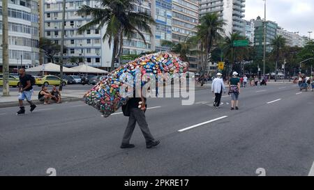 Aluminum cans picker at Copacabana beach - the aluminum can is considered the most valuable recyclable material in an average recycling bin. Rio de Janeiro, Brazil. Stock Photo