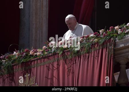 Vatican. 9th Apr, 2023. Pope Francis delivers the 'Urbi et Orbi' blessing to the city and to the world from the balcony of St Peter's basilica after the Easter Sunday Mass on April 9, 2023 in Vatican. Credit: dpa/Alamy Live News Stock Photo