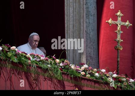 Vatican. 9th Apr, 2023. Pope Francis delivers the 'Urbi et Orbi' blessing to the city and to the world from the balcony of St Peter's basilica after the Easter Sunday Mass on April 9, 2023 in Vatican. Credit: dpa/Alamy Live News Stock Photo