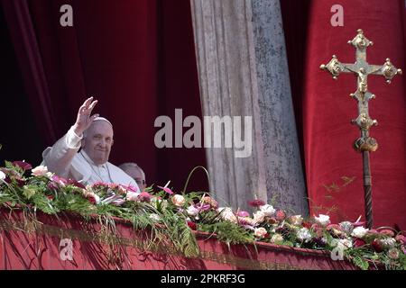 Vatican. 9th Apr, 2023. Pope Francis delivers the 'Urbi et Orbi' blessing to the city and to the world from the balcony of St Peter's basilica after the Easter Sunday Mass on April 9, 2023 in Vatican. Credit: dpa/Alamy Live News Stock Photo