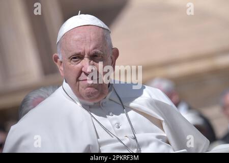 Vatican City State, Vatikanstadt. 09th Apr, 2023. Pope Francis During the Easter Mass in St. Peter's Square, at the Vatican. 9 April 2023 Credit: dpa/Alamy Live News Stock Photo