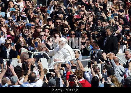 Vatican City. 9th Apr, 2023. POPE FRANCIS celebrates Easter Mass in St. Peter's Square at the Vatican. After mass the Holy Father greeted the faithful present in the squad sitting in the papa mobile. (Credit Image: © Evandro Inetti/ZUMA Press Wire) EDITORIAL USAGE ONLY! Not for Commercial USAGE! Stock Photo