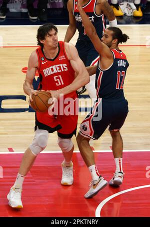 Watch: Boban Marjanovic came to the rescue during Rockets-Pelicans game