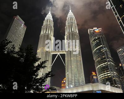 Kuala Lumpur, Malaysia. 02nd Mar, 2023. The Petronas Towers in Kuala Lumpur at night. The 452-meter-high twin towers were the world's tallest building from 1998 to 2004. This was the first time that this title went to a building outside the USA. (to dpa: 'Architectural flights of fancy: Kuala Lumpur reaches for the stars ') Credit: Carola Frentzen/dpa/Alamy Live News Stock Photo