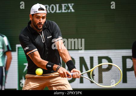 Paris, France. 05th June, 2022. Matteo BERRETTINI of Italia during the Day fifteen of Roland-Garros 2022, French Open 2022, Grand Slam tennis tournament on June 05, 2022 at Roland-Garros stadium in Paris, France - Photo Matthieu Mirville/DPPI Credit: DPPI Media/Alamy Live News Stock Photo