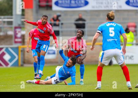 Mohammed Sagaf of Dagenham and Redbridge and Darren Oldaker of ...