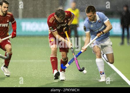 AMSTELVEEN - Thierry Brinkman (r) of HC Bloemendaal in action against Mats Grambusch (l) of Rot-Weiss Koln, during the men's final match of the Euro Hockey League on April 10, 2023 in Amstelveen, Netherlands. AP SANDER KING Stock Photo