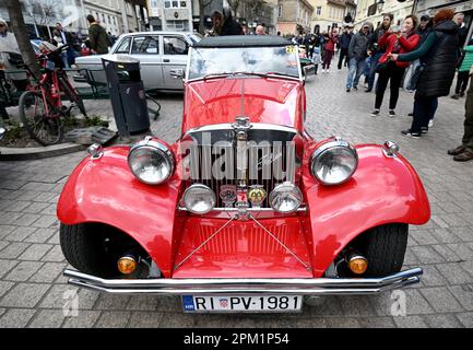 (230411) -- ZAGREB, April 11, 2023 (Xinhua) -- This photo taken on April 10, 2023 shows vintage cars at an oldtimer show held at the European Square in Zagreb, Croatia. (Marko Lukunic/PIXSELL via Xinhua) Stock Photo