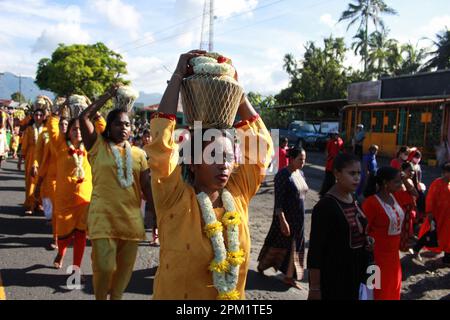 Deliserdang, Indonesia. 09th Mar, 2023. Ethnic Tamil women, lift their palkudham or jugs filled with cow's milk, held high above their heads, as they walk towards the Sri Kartigay Sibolangit temple. Ethnic Tamil women, celebrate an annual festival in the month of Pangguni or Pangguni Uthiram to worship the god Muruga. Credit: SOPA Images Limited/Alamy Live News Stock Photo