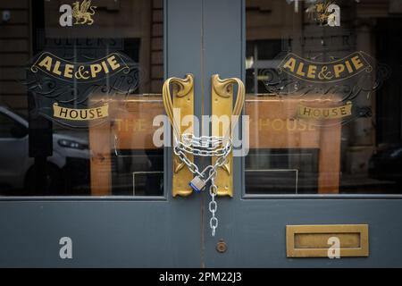 File photo dated 28/01/21 of chains securing the doors of a closed Fuller's pub in London. The rate of pubs being demolished or redeveloped for other purposes has increased by almost 60% at the start of the year as bumper energy bills have hammered the sector. Analysis of official Government data by the commercial real estate intelligence firm Altus Group shows that the overall number of pubs in England and Wales, including those vacant and being offered to let, dropped to 39,634 at the end of the first quarter to March 31. Issue date: Tuesday April 11, 2023. Stock Photo