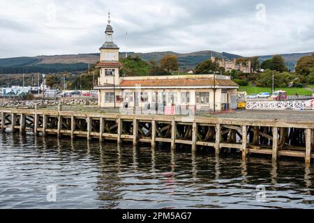 Old derelict wooden pier and pier building at Dunoon on the Firth of Clyde, Cowal Peninsula, Argyle and Bute, Scotland, UK Stock Photo