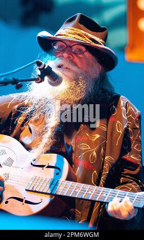 Baby Gramps performing at the 2010 Sydney Festival in Australia as part of the Rogues Gallery, a flexible and changing group of international vocalists and musicians who periodically tour and travel the world to perform pirate songs and seafaring ballads. Stock Photo