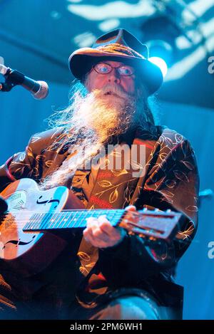 Baby Gramps performing at the 2010 Sydney Festival in Australia as part of the Rogues Gallery, a flexible and changing group of international vocalists and musicians who periodically tour and travel the world to perform pirate songs and seafaring ballads. Stock Photo