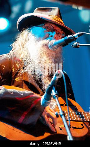 Baby Gramps performing at the 2010 Sydney Festival in Australia as part of the Rogues Gallery, a flexible and changing group of international vocalists and musicians who periodically tour and travel the world to perform pirate songs and seafaring ballads. Stock Photo