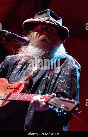 Baby Gramps performing at the 2010 Sydney Festival in Australia as part of the Rogues Gallery, a flexible and changing group of international vocalists and musicians who periodically tour and travel the world to perform pirate songs and seafaring ballads. Stock Photo