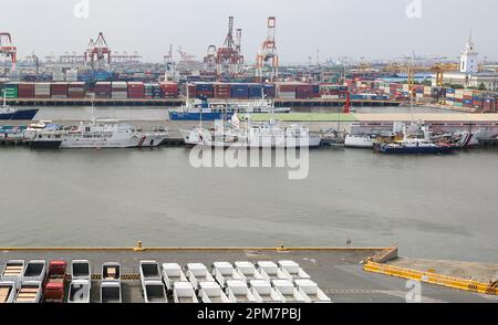 Philippine Navy ships in Manila port : replenishment tanker BRP Lake ...