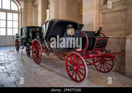 Royal carriage inside The Royal Palace of Aranjuez. Aranjuez, Community of Madrid, Spain.  The Royal Palace of Aranjuez is one of the residences of th Stock Photo